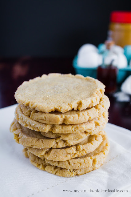 I want these Peanut Butter Cookies! The recipes is super easy! | mynameissnickerdoodle.com
