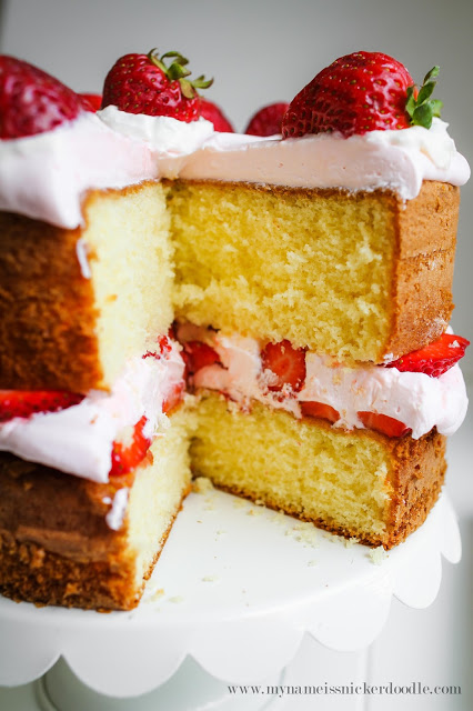 Serve this stunning Strawberry Lemonade Cake at your next party and wow your guests! It will look gorgeous on your dessert table! | mynameissnickerdoodle.com