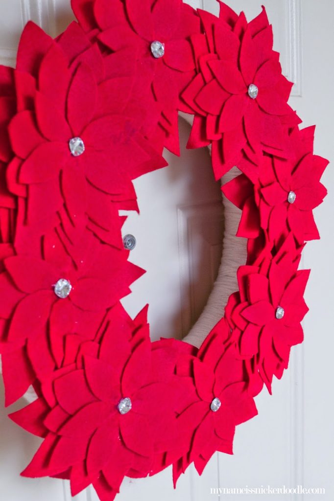 DIY Christmas Felt Poinsettia Wreath  |  My Name Is Snickerdoodle