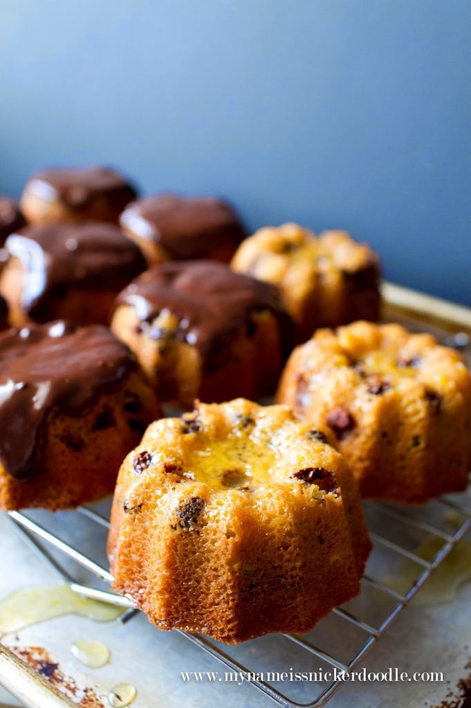 A super scrumptious recipe for Mini Orange Cakes with Chocolate Chips and Chocoalte Ganache!  |  My Name Is Snickerdoodle