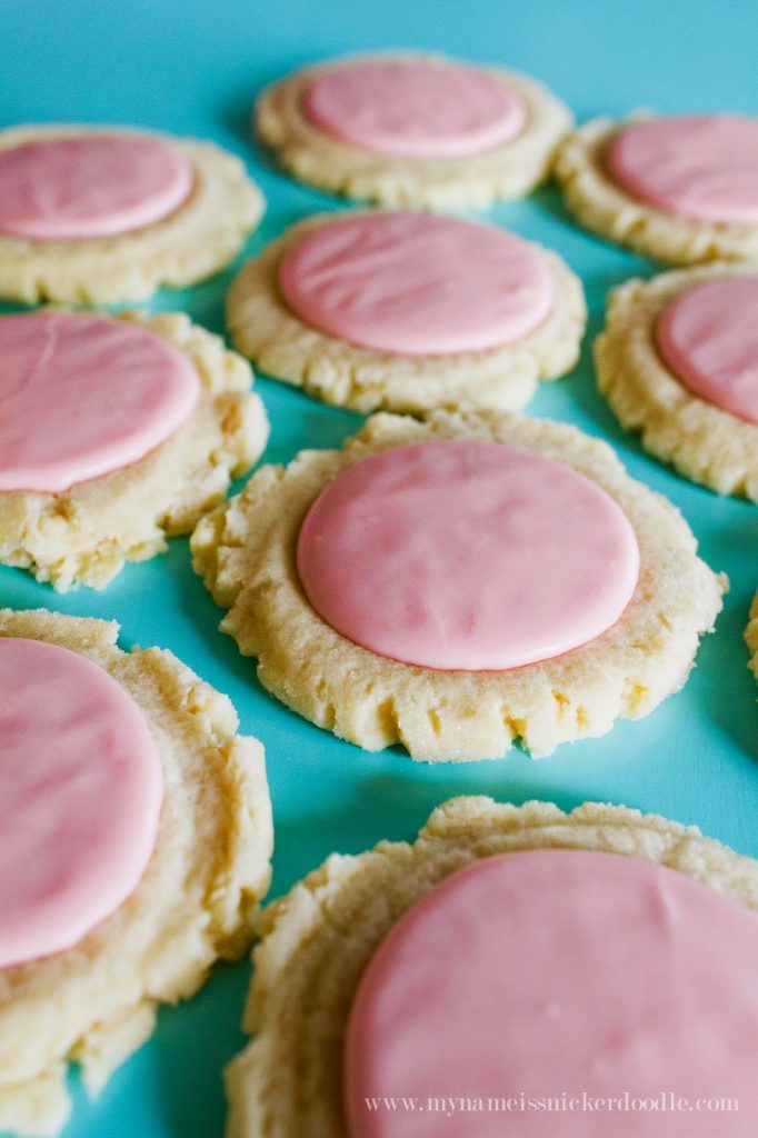 Swig Style Cookie recipe with delicious pink frosting!  |  My Name Is Snickerdoodle