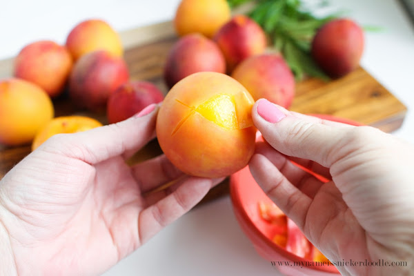 Use this super simple method to peel peaches perfectly! | mynameissnickerdoodle.com