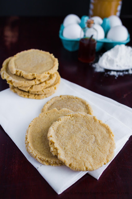I want these Peanut Butter Cookies! The recipes is super easy! | mynameissnickerdoodle.com