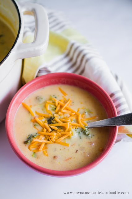 Let's make this Cheesy Bacon and Broccoli Soup! The recipe looks easy and so delicious! | My Name Is Snickerdoodle