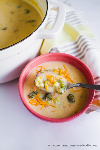 Let's make this Cheesy Bacon and Broccoli Soup! The recipe looks easy and so delicious! | My Name Is Snickerdoodle