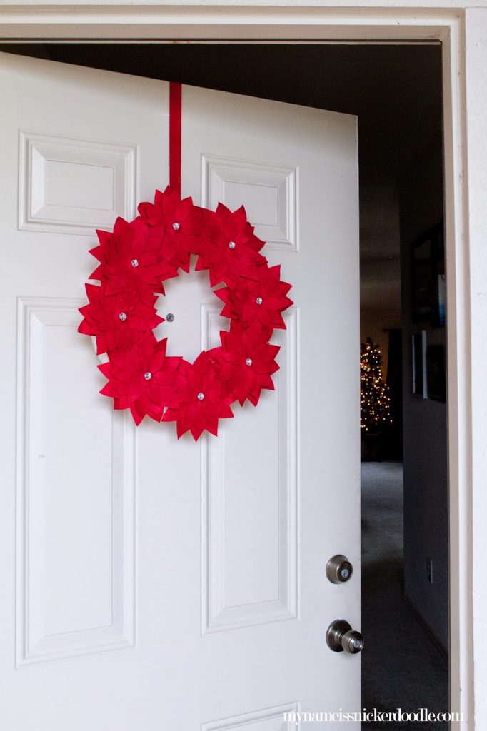 DIY Christmas Felt Poinsettia Wreath | My Name Is Snickerdoodle