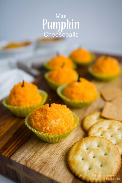 These Mini Pumpkin Cheeseballs are too adorable! How fun to make them for my holiday parties. | My Name Is Snickerdoodle