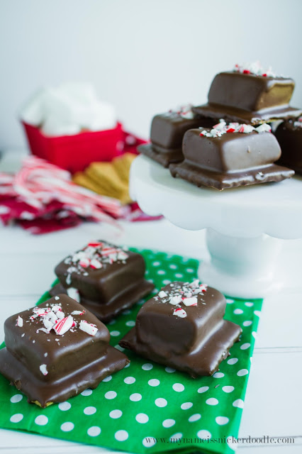 These Peppermint Smores are totally unique and look delish! Such a perfect no bake treat for the holidays! | mynameissnickerdoodle.com