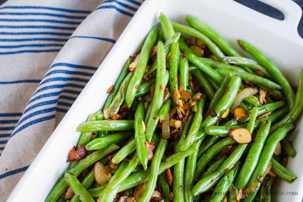 These Almond Bacon Green Beans are absolutely yummy! The recipe is super simple and just adds another fun side dish to your recipe box! | mynameissnickerdoodle.com