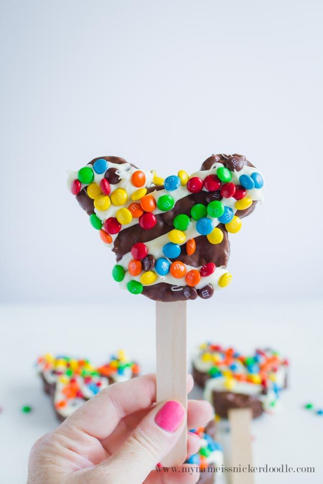 What a fun Disney treat! These Chocolate Dipped Mickey Mouse Rice Crispy Treats can be made at home! | mynameissnickerdoodle.com