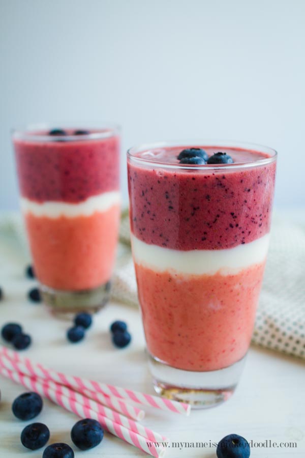 Summer Berry Smoothie Recipe! So refreshing and super easy to make! | mynameissnickerdoodle.com