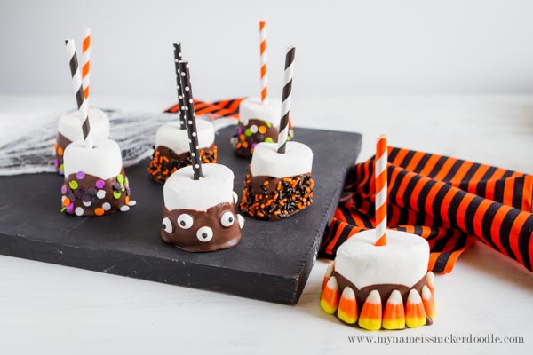 These Halloween Marshmallow Pops are super cute and easy to make! | mynameissnickerdoodle.com
