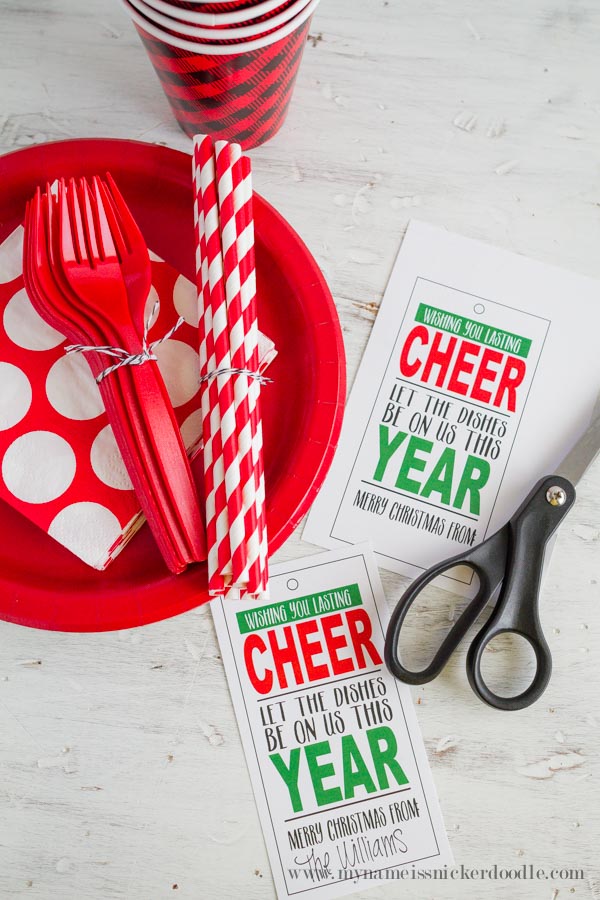 A super adorable Christmas Printable! This is perfect for practically everyone in your life who doesn't enjoy washing dishes! Makes for a great neighbor gift or teacher gift | mynameissnickerdoodle.com