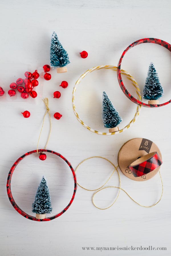 A super inexpensive and ADORABLE Christmas Ornament craft! | mynameissnickerdoodle.com