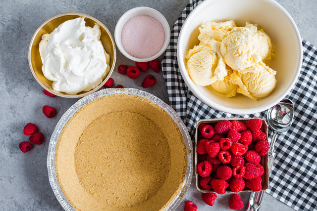 Raspberry Lemonade Pie | mynameissnickerdoodle.com