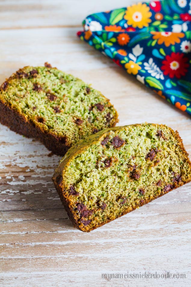 Spinach Banana Bread! With or without chocolate chips it's a really great recipe! | mynameissnickerdoodle.com