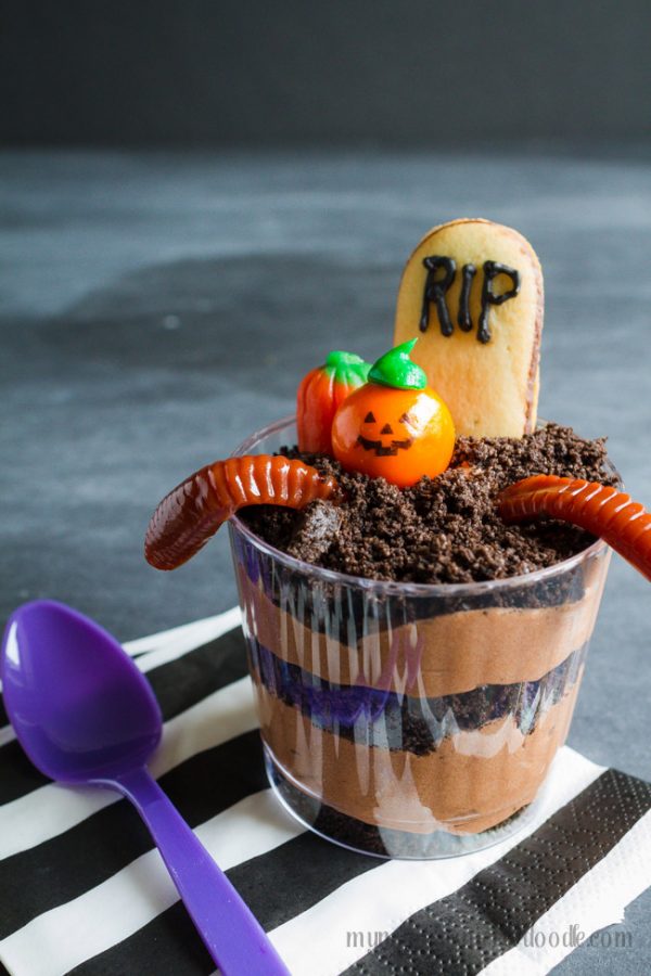 Graveyard Pudding Cookie Cups | My Name Is Snickerdoodle